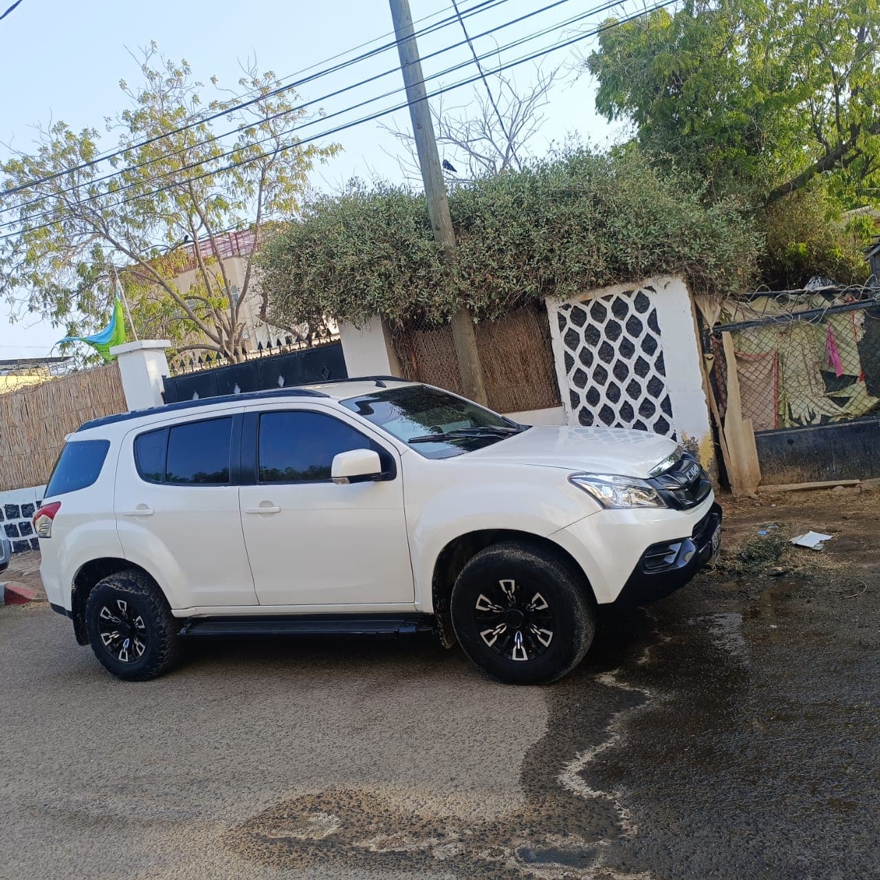 Isuzu Mux 140 000 km - Automatique, intérieur impeccable