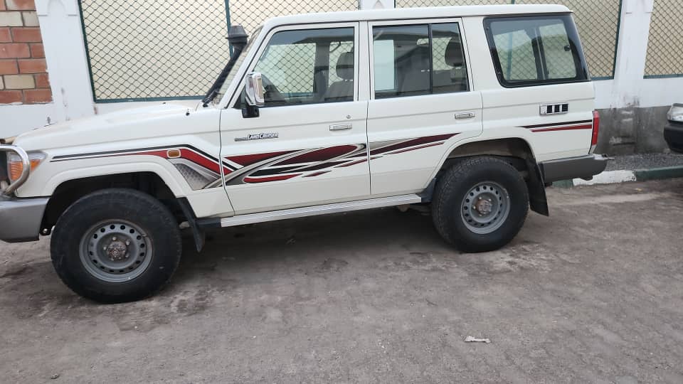 Toyota Land Cruiser Hardtop V8 2021, très bon état