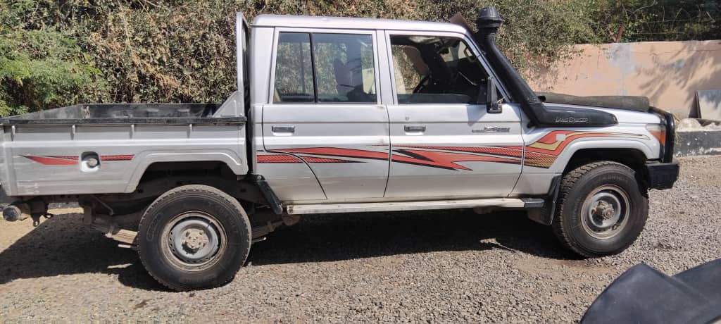 Toyota Land Cruiser double cabine 2013, pick-up 4x4