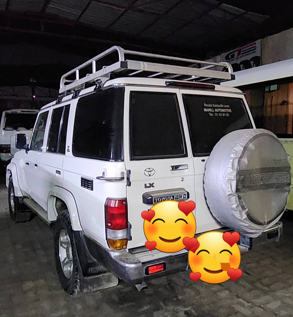 Toyota Land Cruiser Hardtop 2023, 4x4 robuste